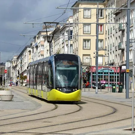 Maison De Ville Avec Terrasse Et Tv Dans Les 4 Chambres Vakantiehuis *